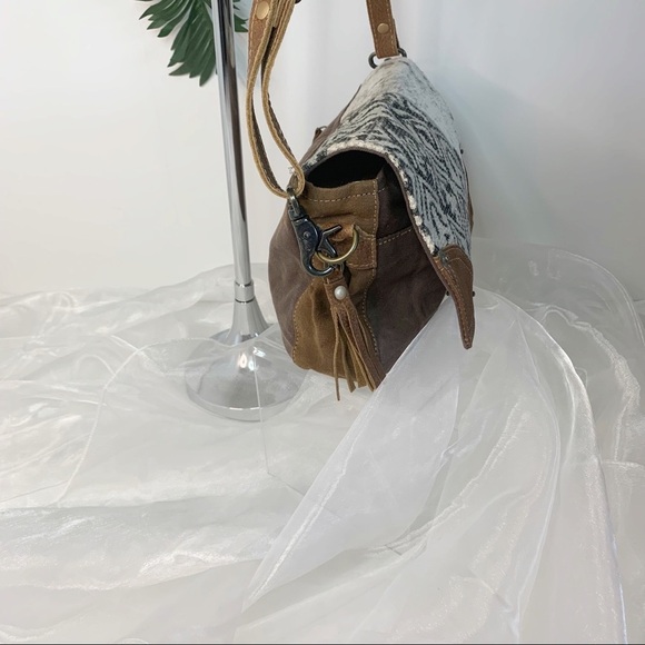 Myra Staggering Across Body Bag Chevron Canvas Bag! - Picture 3 of 7